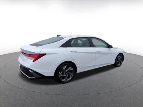 Used 2025 Hyundai Elantra SEL image 15