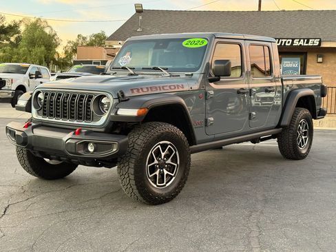 Used 2025 Jeep Gladiator Rubicon w/ Convenience Group AWD/4WD image 1