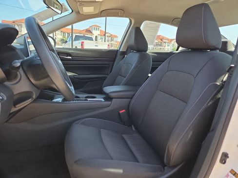 Used 2025 Nissan Altima 2.5 SV FWD image 15