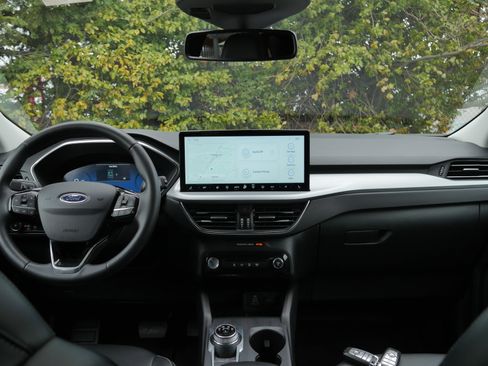 Certified 2025 Ford Escape Platinum image 17