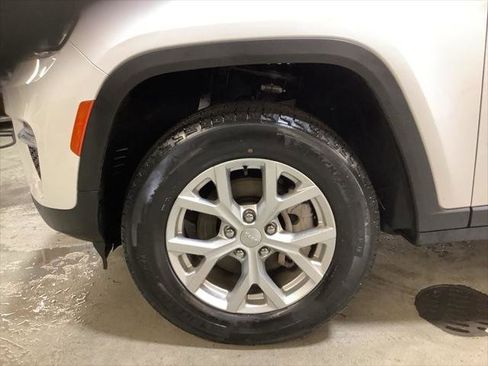 Certified 2023 Jeep Grand Cherokee Limited AWD/4WD image 10