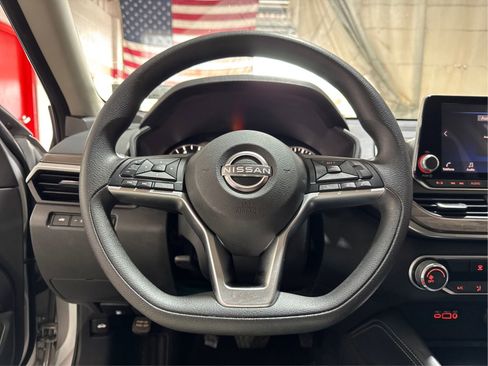 Used 2023 Nissan Altima 2.5 SV FWD image 15