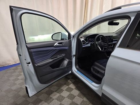 Used 2025 Volkswagen Taos SEL image 11