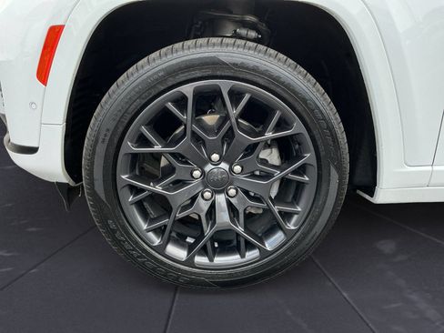 Used 2024 Jeep Grand Cherokee L Summit AWD/4WD image 14