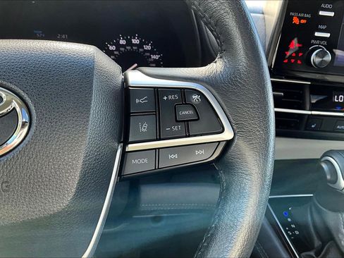 Used 2024 Toyota Sienna XLE image 24