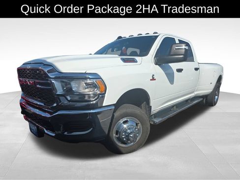 Used 2024 RAM 3500 Tradesman w/ Chrome Appearance Group AWD/4WD image 2