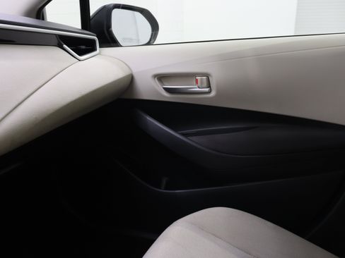 Used 2021 Toyota Corolla LE FWD image 12