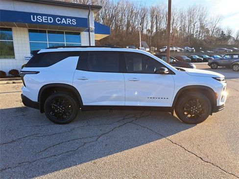 Used 2026 Chevrolet Traverse LT w/ Midnight/Sport Edition image 6