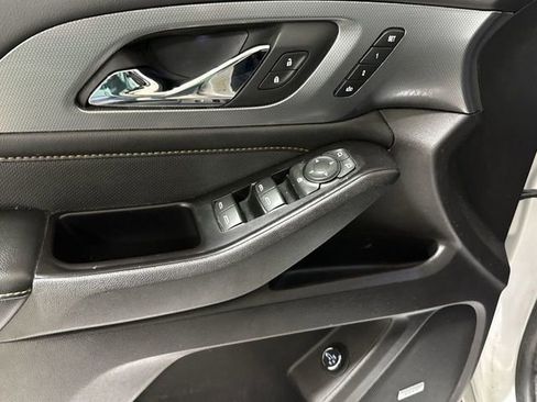 Used 2018 Chevrolet Traverse Premier w/ Driver Confidence II Package FWD image 22