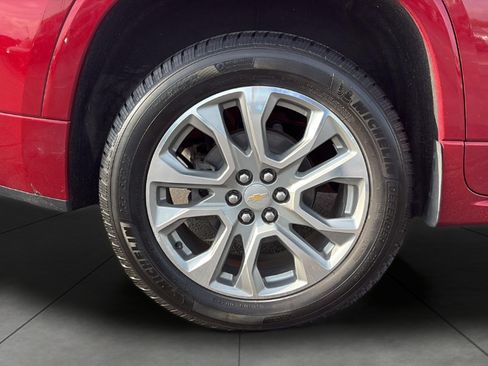 Used 2018 Chevrolet Traverse Premier w/ LPO, 'HIT The Road' Package AWD/4WD image 9