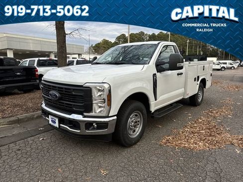 New 2026 Ford F250 XL w/ XL Chrome Package image 4