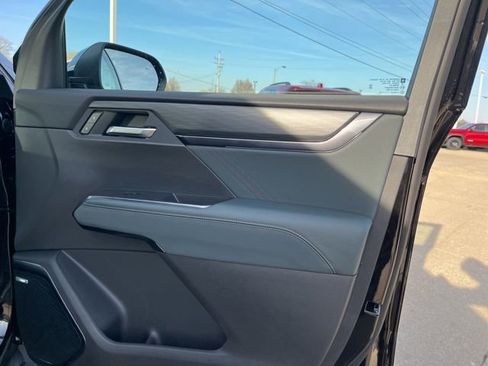 New 2026 GMC Acadia AT4 w/ Luxury Package image 17