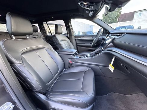 New 2025 Jeep Grand Cherokee Limited image 20