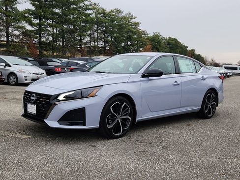 New 2025 Nissan Altima 2.5 SR w/ SR Premium Package image 2