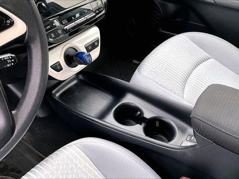 Used 2016 Toyota Prius Two image 17