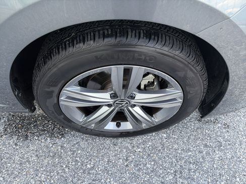 Used 2024 Volkswagen Jetta SE FWD image 12