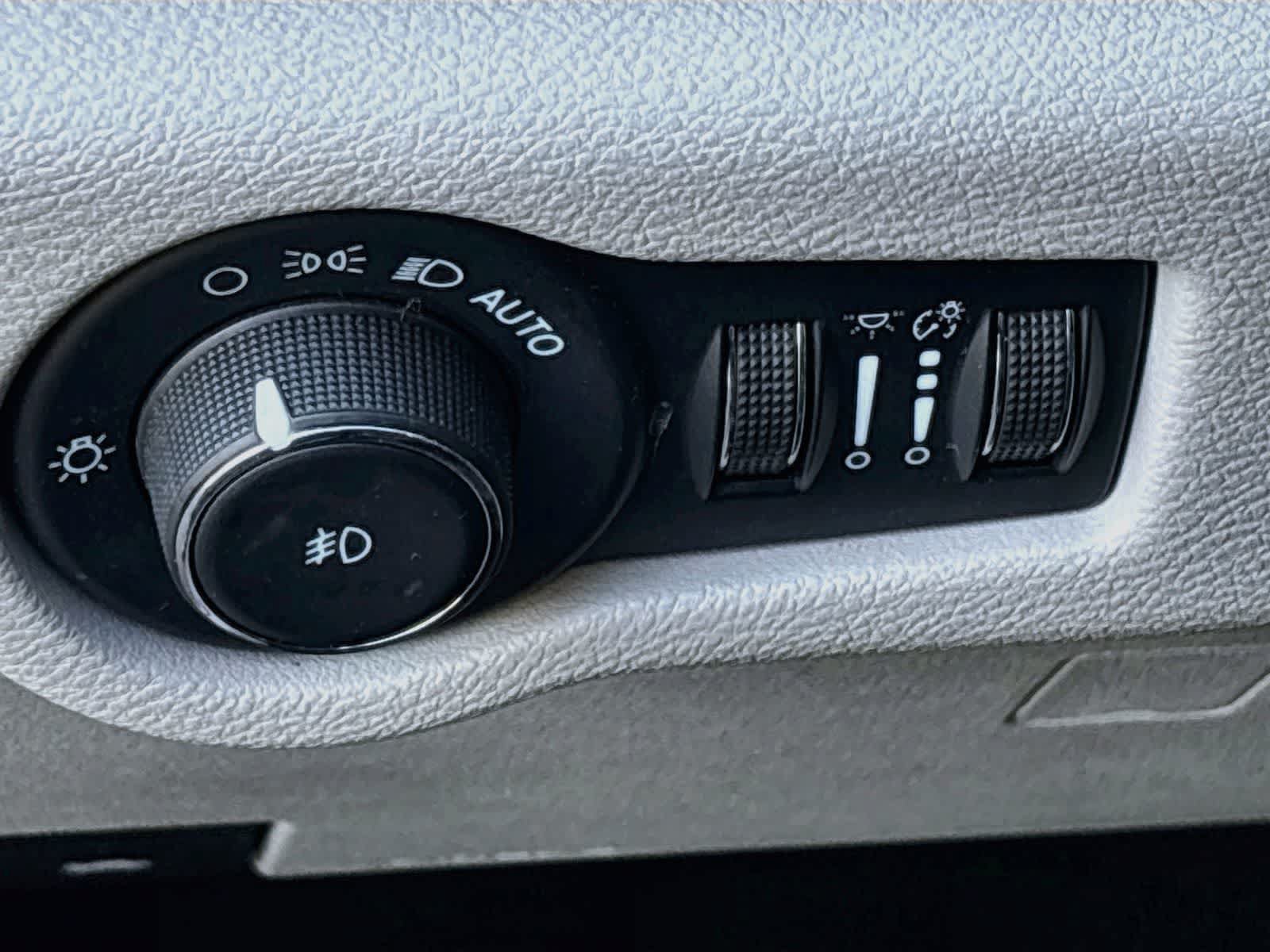 Used 2022 Chrysler Pacifica Touring-L FWD image 10