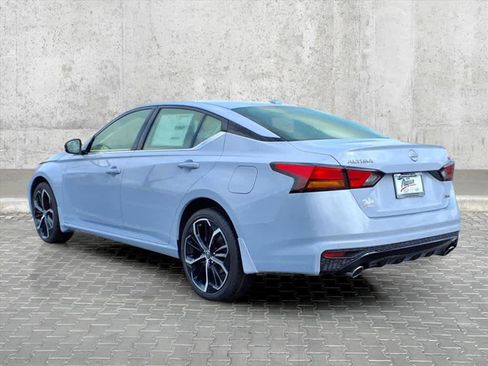 New 2025 Nissan Altima 2.5 SR image 8