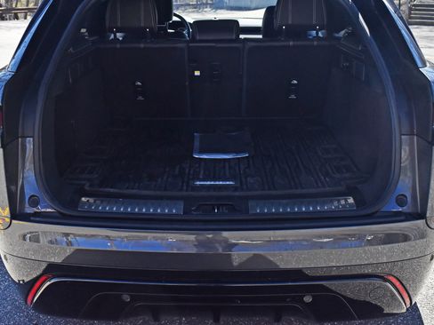 Used 2021 Land Rover Range Rover Velar R-Dynamic S image 19