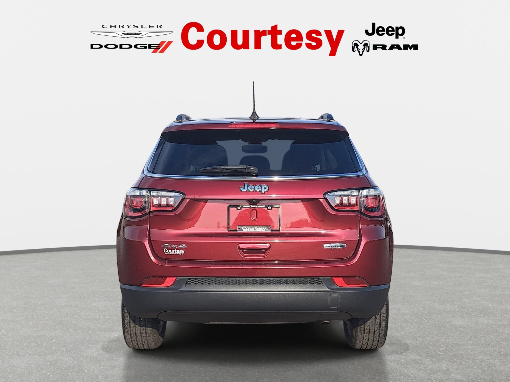 Used 2021 Jeep Compass Latitude w/ Convenience Group AWD/4WD image 5