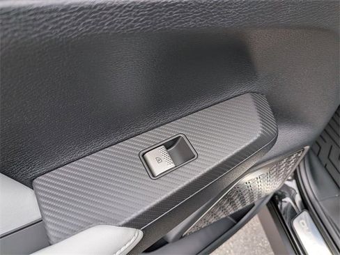 New 2025 Mitsubishi Outlander SE image 28