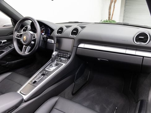 Used 2018 Porsche 718 Boxster image 12