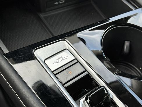 Used 2024 Volkswagen Atlas SEL Premium R-Line image 32