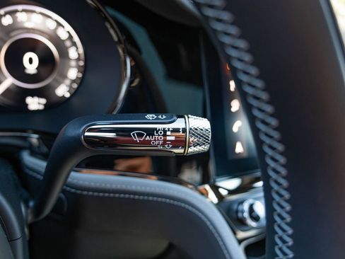 Used 2025 Bentley Flying Spur Plug-In Hybrid AWD/4WD image 22