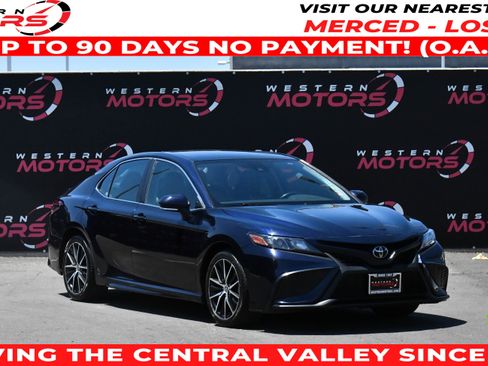 Used 2022 Toyota Camry SE FWD image 1