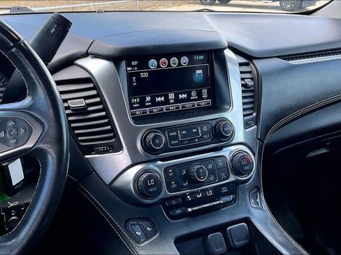 Used 2018 Chevrolet Suburban LT image 9