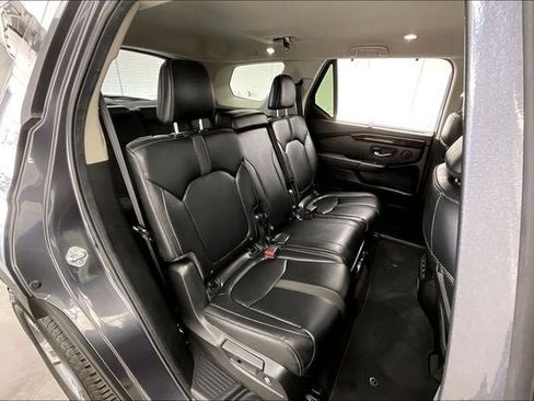 Used 2025 Honda Pilot EX-L image 18
