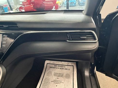 Used 2018 Toyota Camry LE image 21
