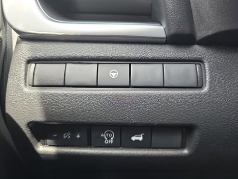 Used 2024 Nissan Rogue SV image 10