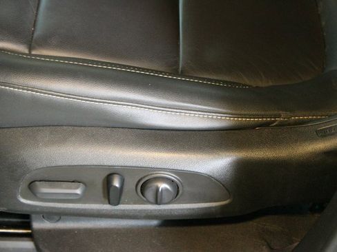 Used 2022 Chevrolet Traverse LT image 16