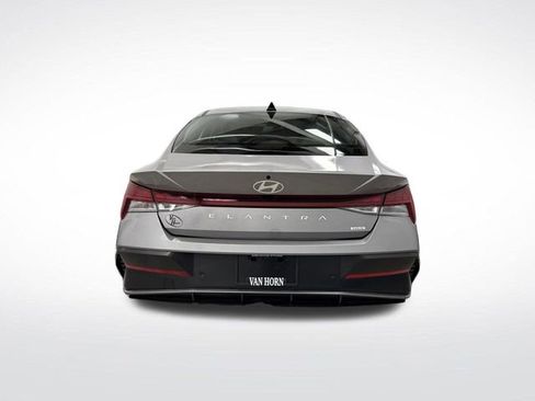 Used 2024 Hyundai Elantra Limited image 15