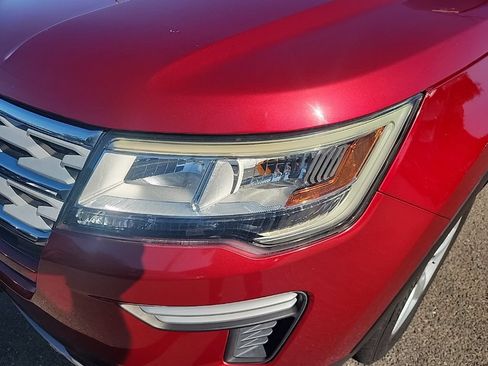 Used 2018 Ford Explorer XLT FWD image 7