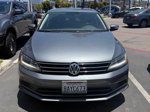 Used 2017 Volkswagen Jetta SE FWD image 5