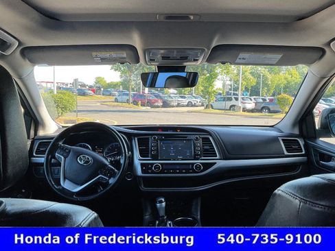 Used 2018 Toyota Highlander XLE AWD/4WD image 42