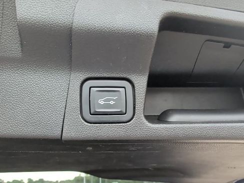 Used 2023 GMC Acadia SLT w/ Elevation Edition FWD image 22