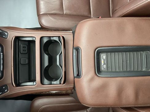 Used 2017 Chevrolet Suburban Premier image 36