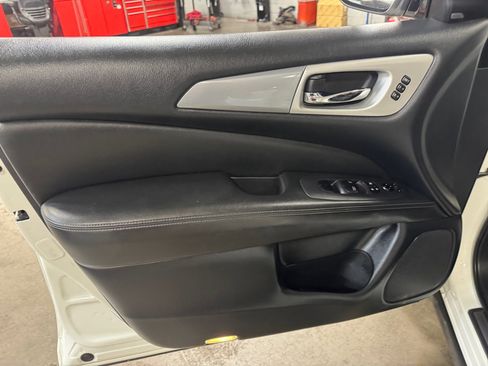 Used 2020 Nissan Pathfinder SL image 13