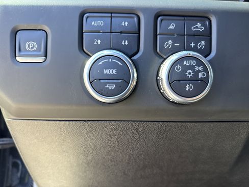 Used 2024 GMC Sierra 2500 AT4X image 19