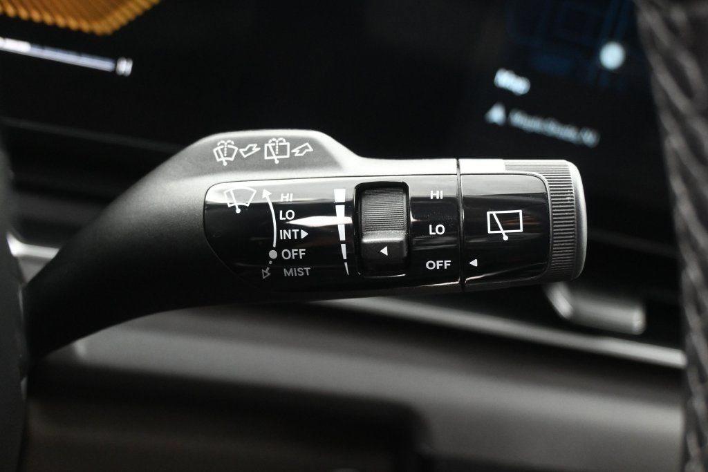 Used 2025 Kia Carnival EX FWD image 13