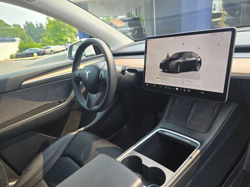 Used 2023 Tesla Model Y Long Range AWD/4WD image 10