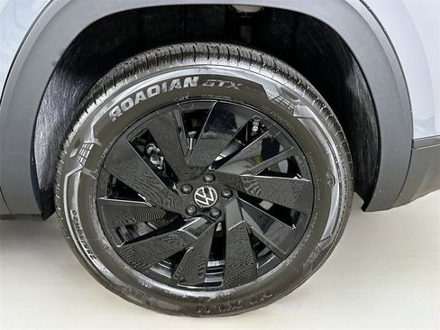 New 2025 Volkswagen Atlas Cross Sport SE image 24