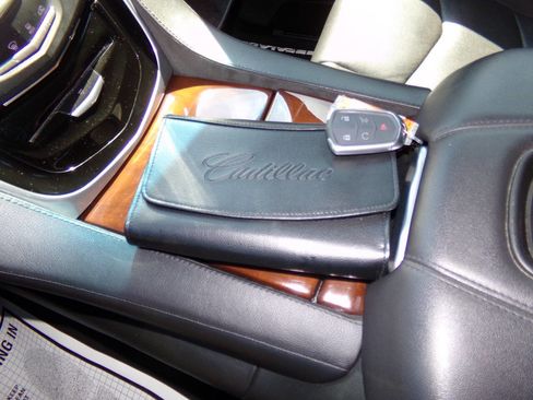 Used 2019 Cadillac Escalade Luxury AWD/4WD image 76