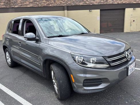 Used 2014 Volkswagen Tiguan S FWD image 3
