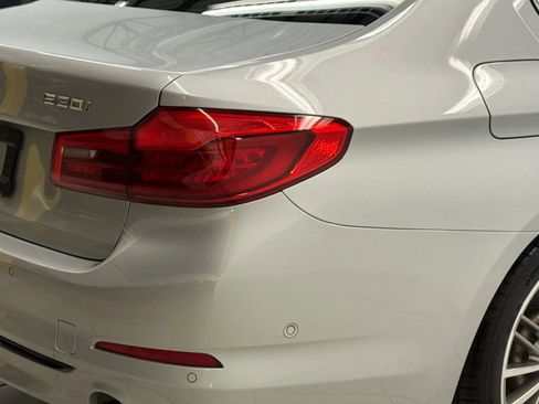 Used 2018 BMW 530i w/ Luxury Seating Package image 10