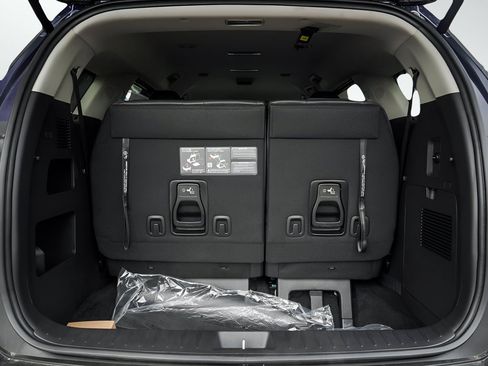 New 2026 Kia Carnival EX FWD image 8