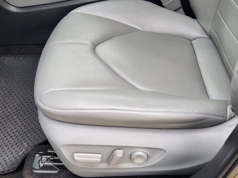 Used 2023 Toyota Highlander XLE image 24